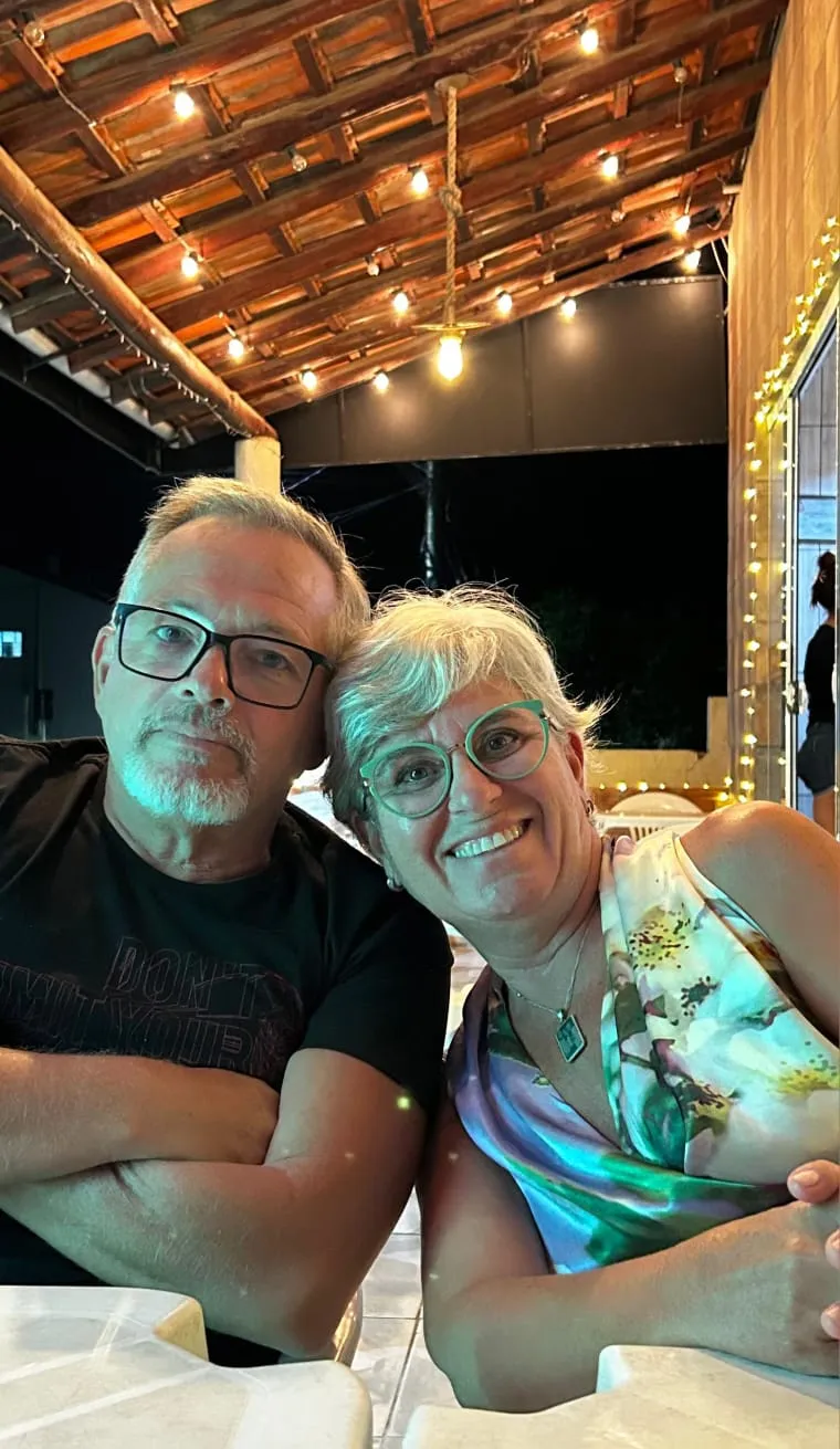 Christine e Mauro — Anfitriões dos Chalés Lar Doce Mar